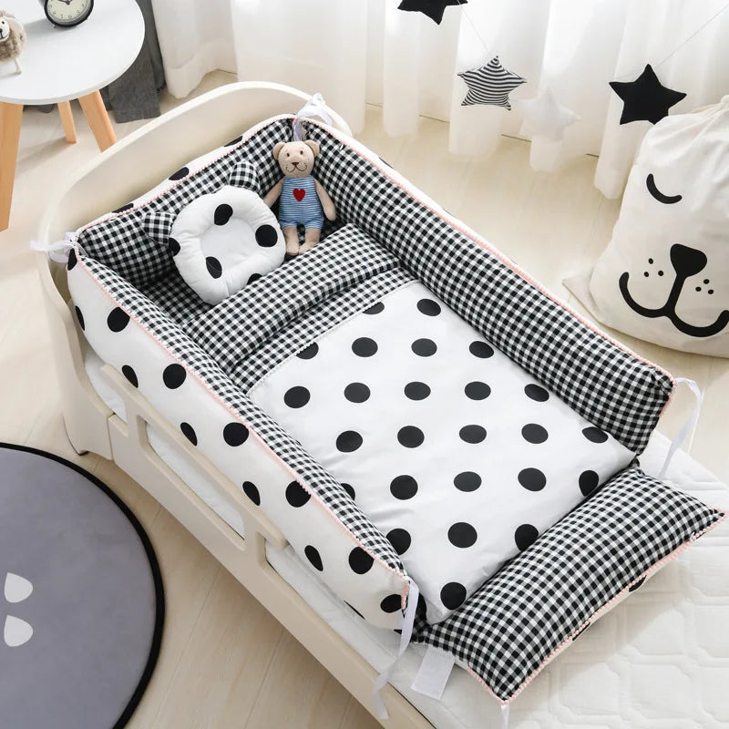 Portable Baby Sleeping Nest with Quilt Infant Cradle Newborn Bassinet with Removable Cover Toddler Nest Baby Nursery Crib